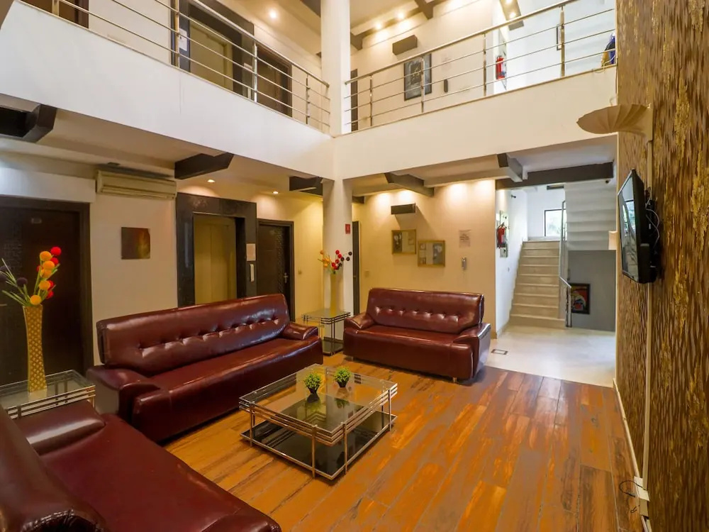 Lobby & Reception