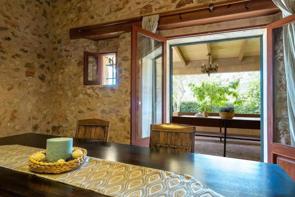 5 Bedrooms Cottage
