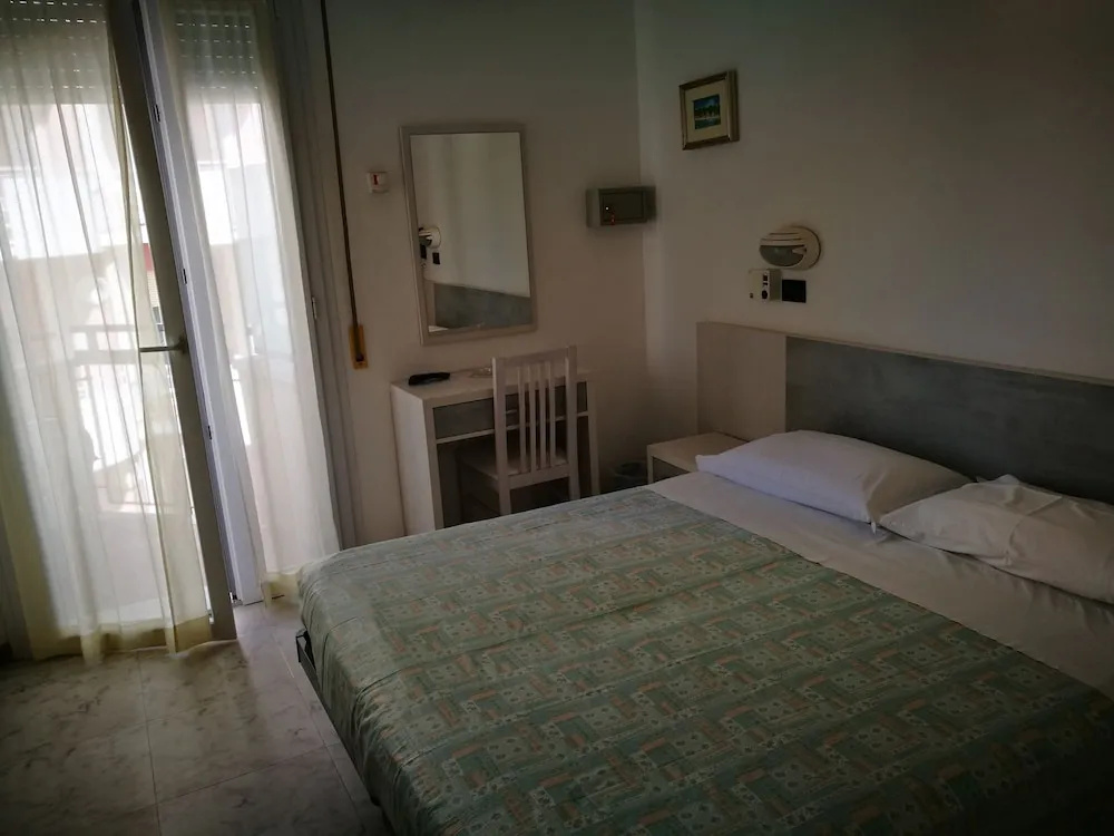 Standard Double room with balcony and with partial sea view (full double bed)