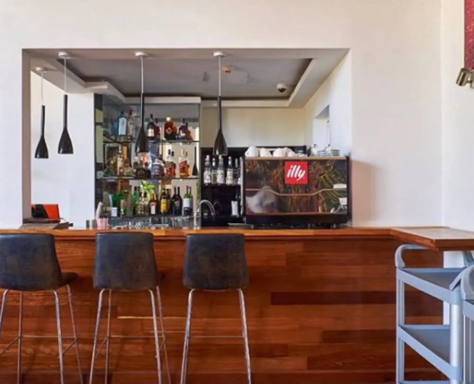 Food & Beverage