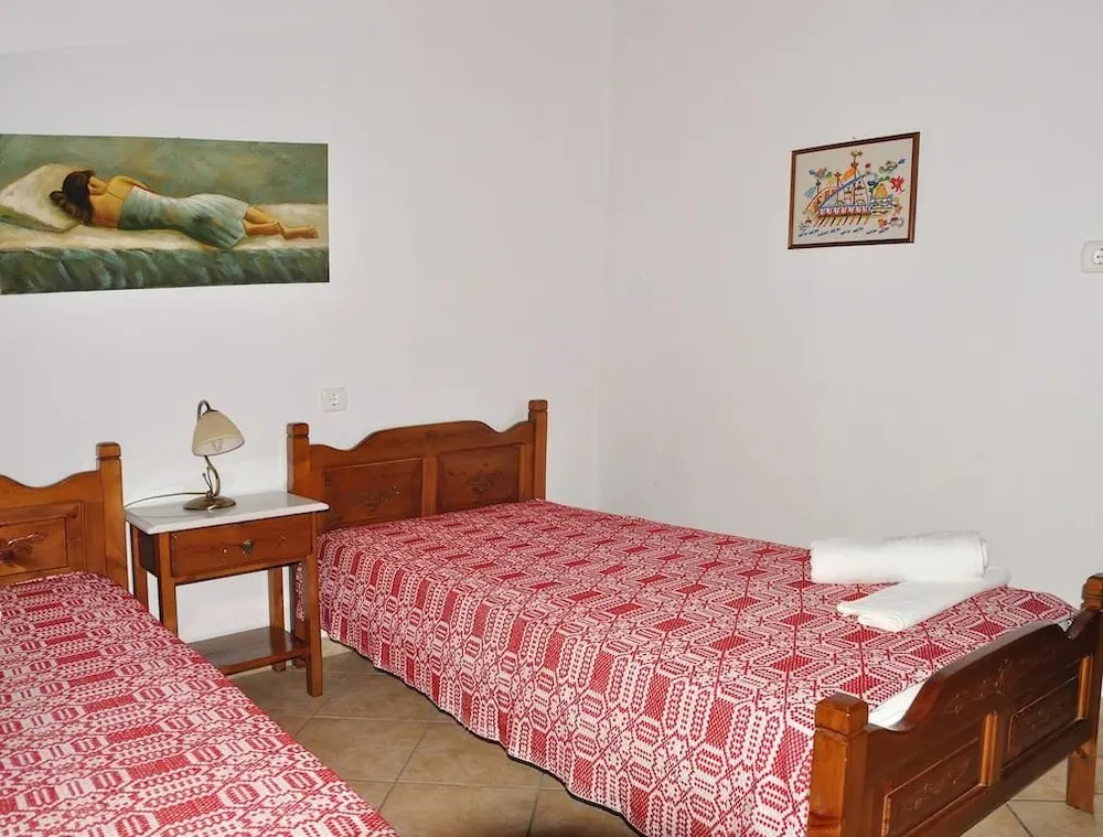 2 Bedrooms Cottage