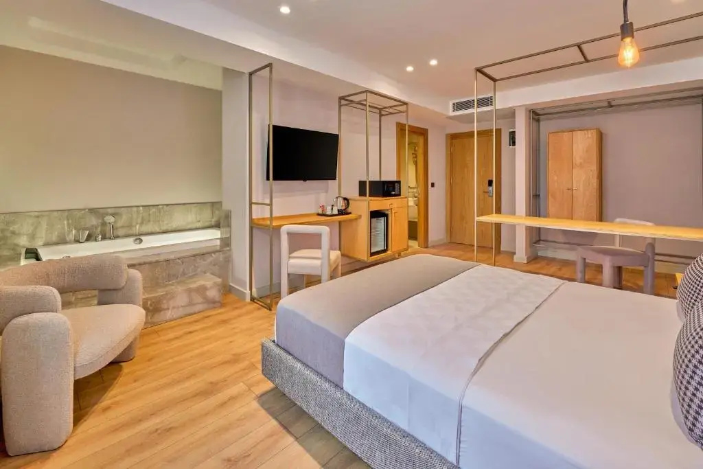 Deluxe Suite