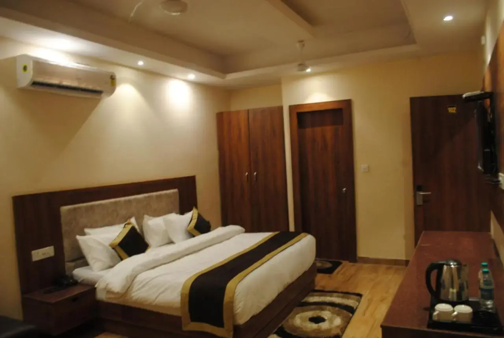 Bedroom
