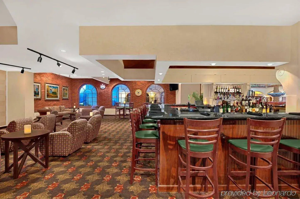 Embassy Suites Kansas City Plaza - Général
