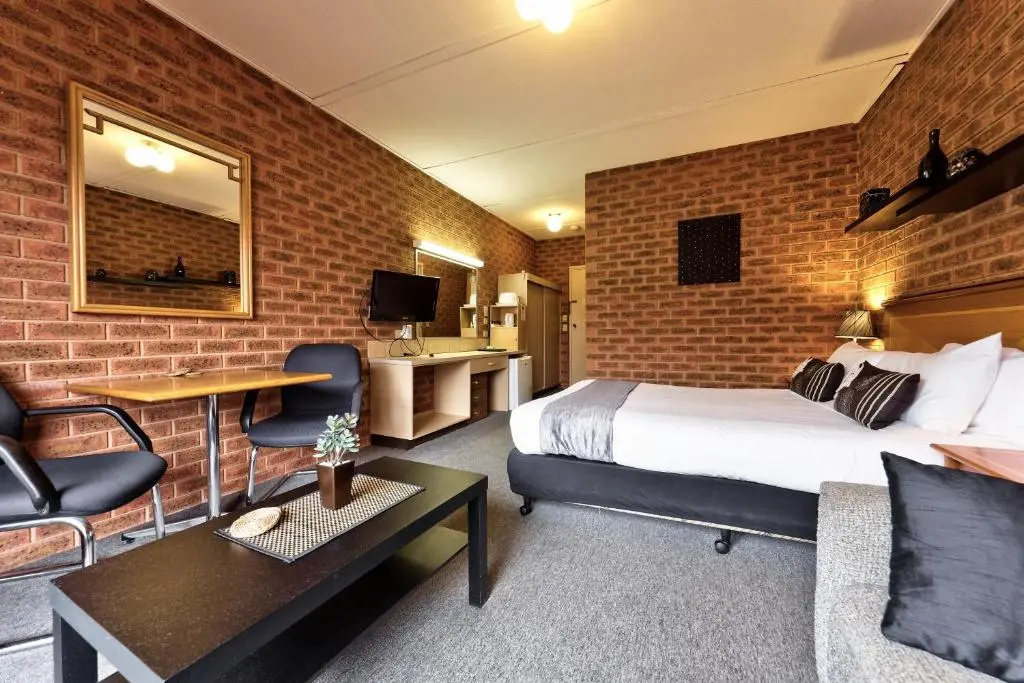 Deluxe Double room (full double bed)