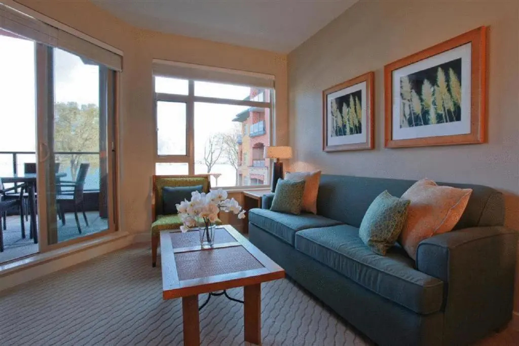 1 Bedroom Suite with city view