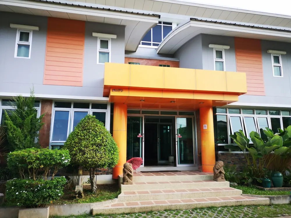 100 House Hotel