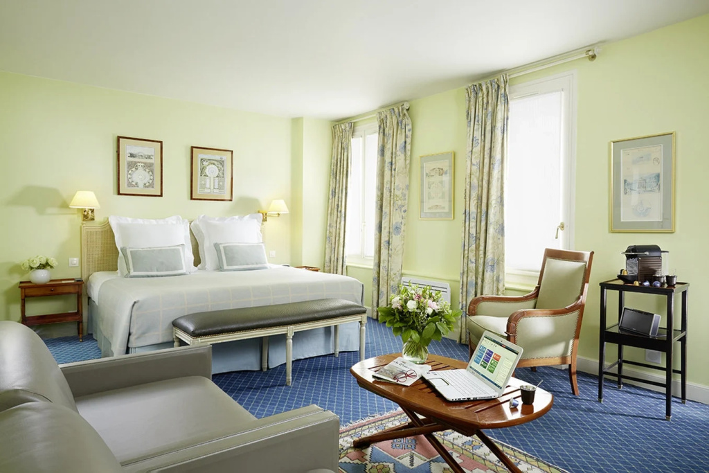 Relais Du Louvre 33