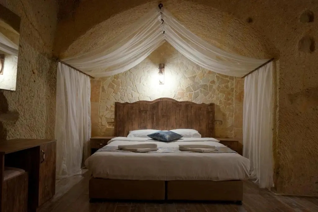 Superior Cave (with Large Bath) Double room (full double bed)
