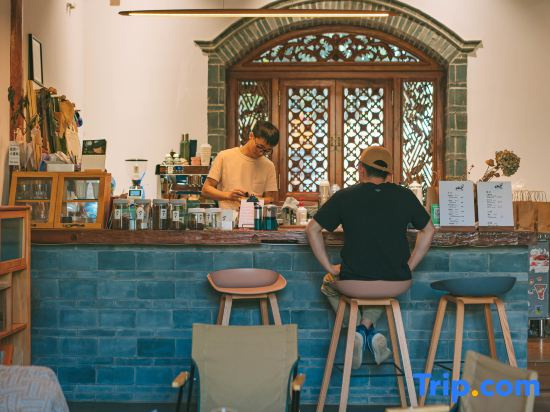 Xiheyuan Homestay (Jianshui Ancient City Small Train Store)