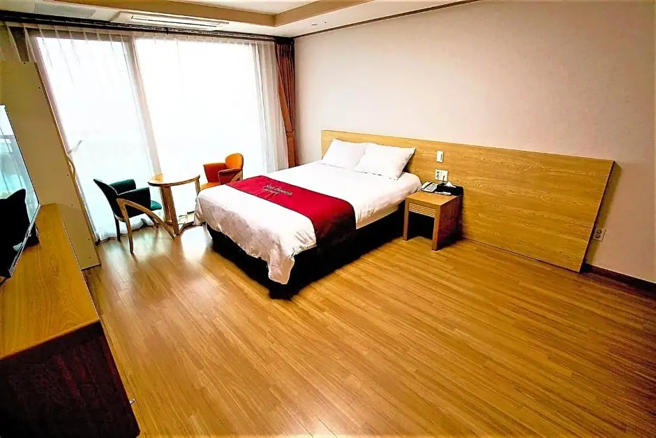 Deluxe Double room with sea view (full double bed)