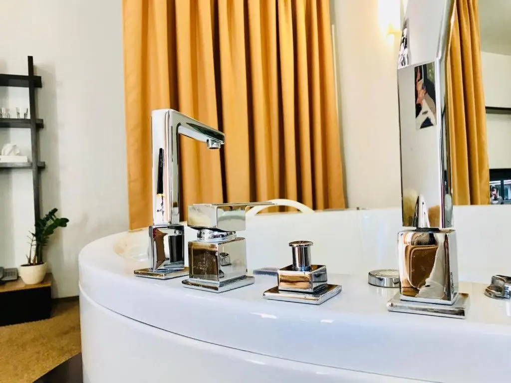 1 Bedroom Suite
