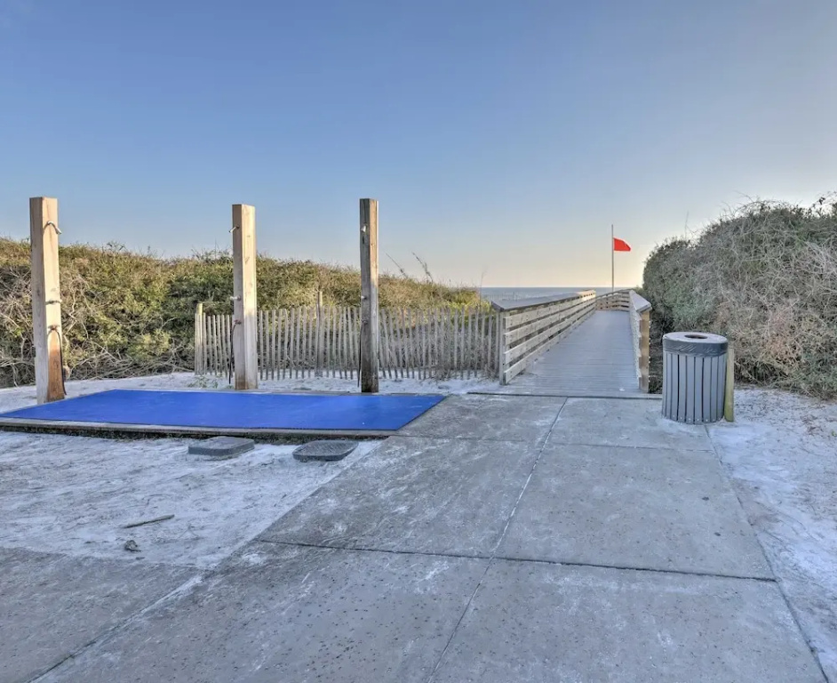 Mid-century Modern Beach Cottage With Fire Pit!