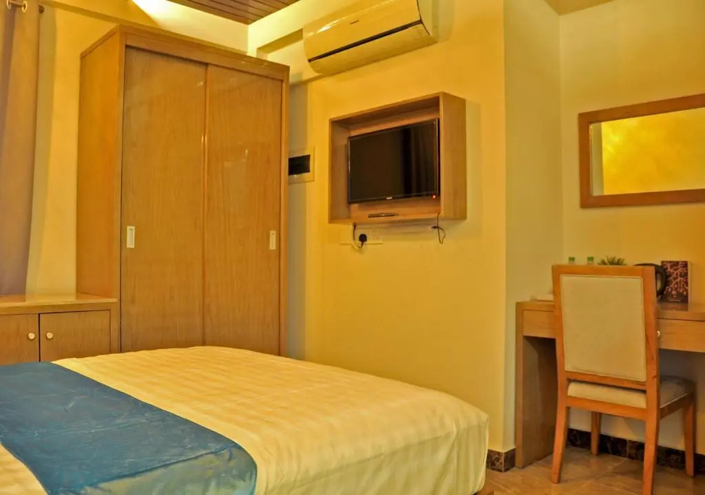 Deluxe Double room (full double bed)