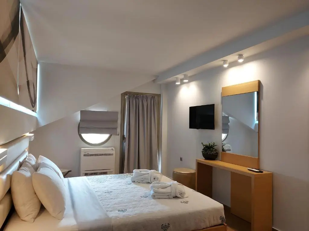 Deluxe Double room with sea view (full double bed)