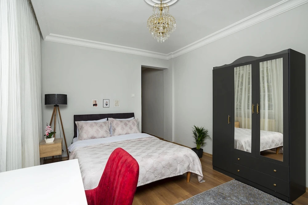 8 Rooms House — 4