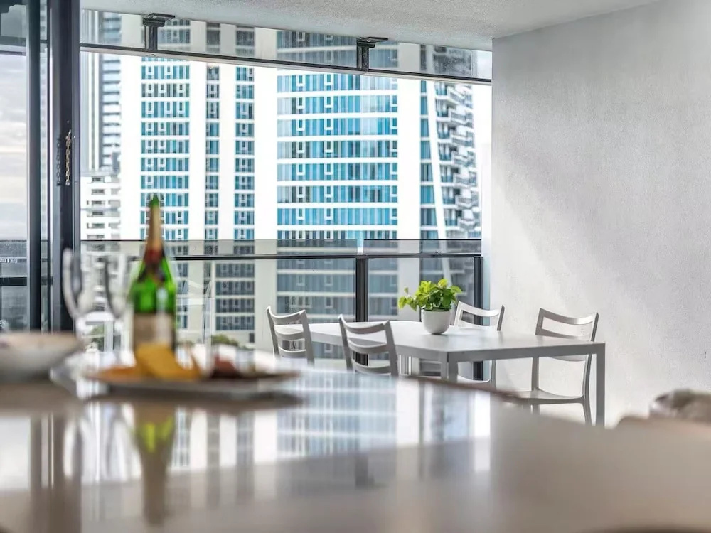 Scenic View 2 Bedroom Apartment - Pools, Gym and Secure Parking