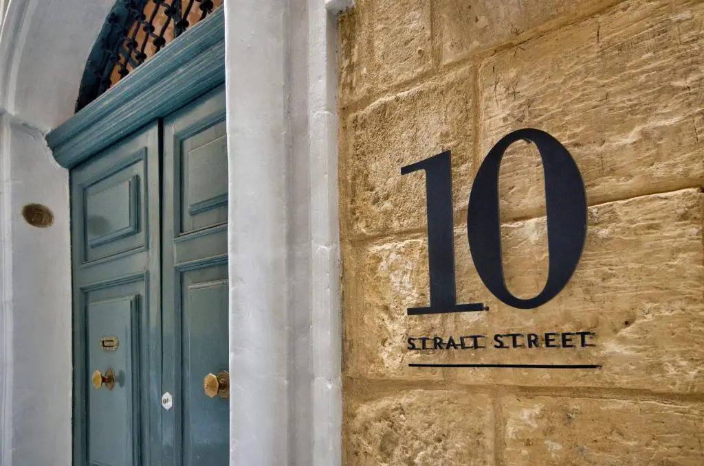 10 Strait Street Apartments