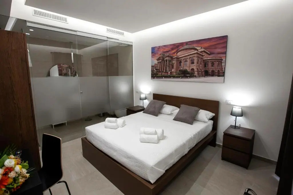 Standard Double room with balcony (full double bed)