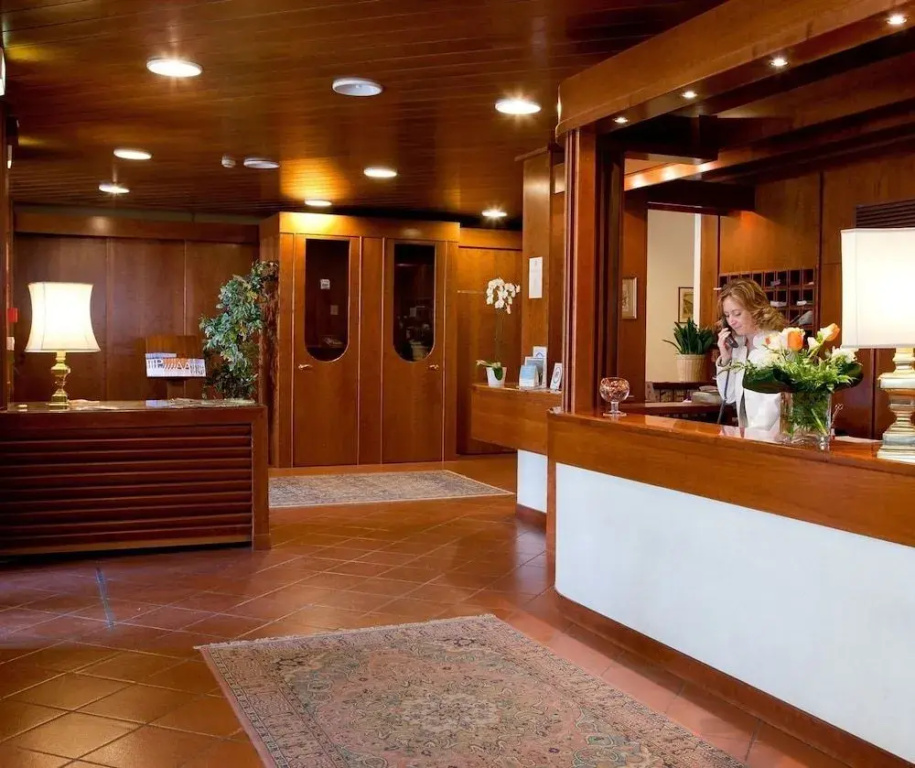 Lobby & Reception