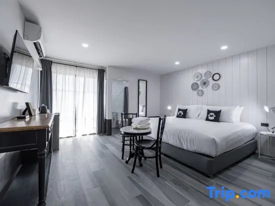 Superior Double room with city view (full double bed)