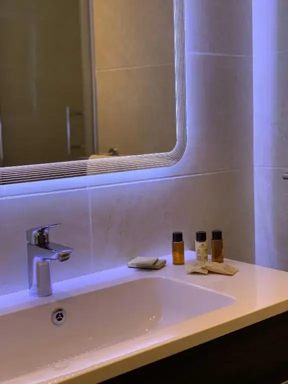 Superior Double room (full double bed)
