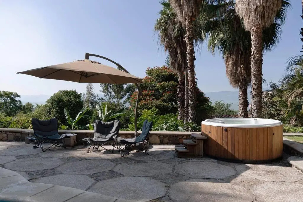 3 Bedroom Spacious Villa with Pool & Lake view