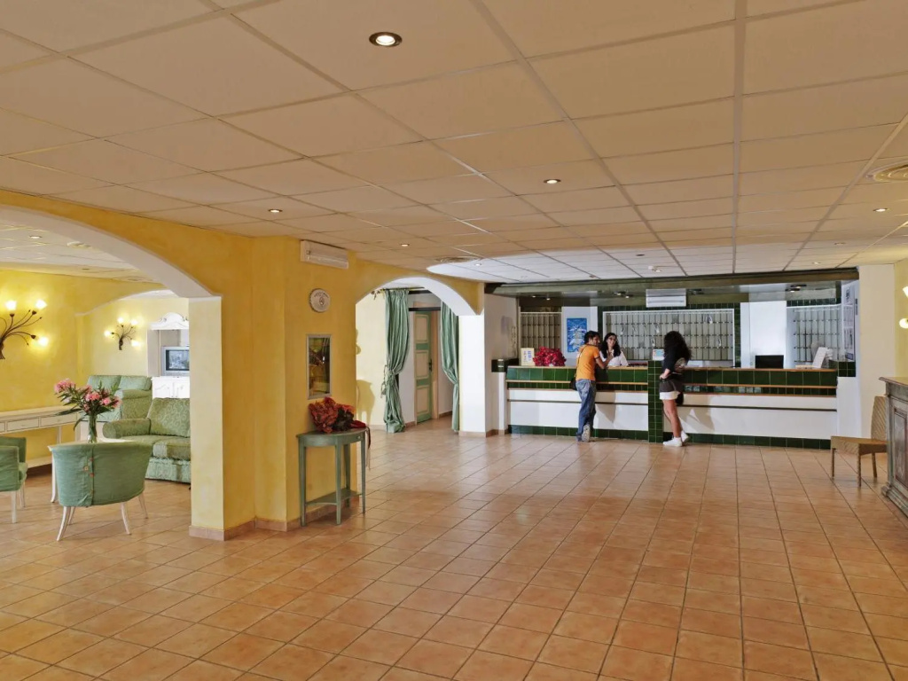 Lobby & Reception