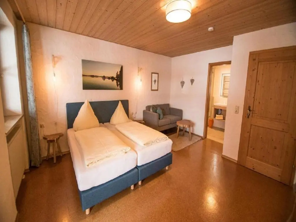 3 Bedrooms Apartment