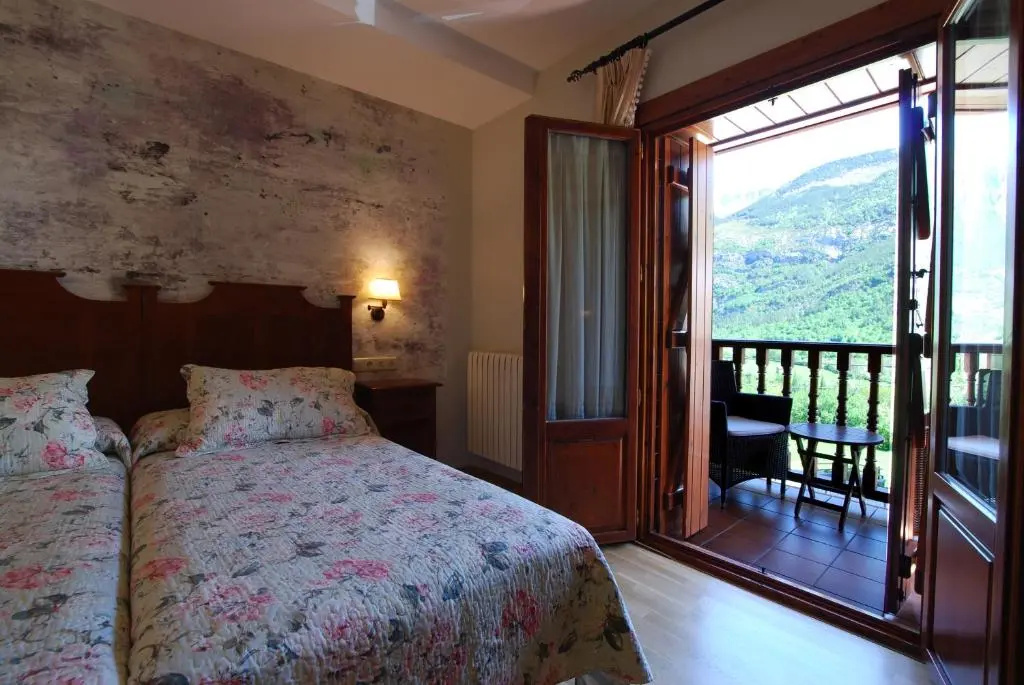 Standard Double room with balcony (full double bed)