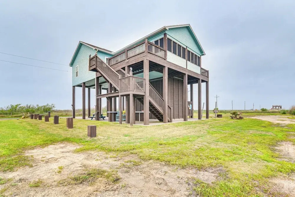 Canal-front Coastal Getaway in Gilchrist w/ Deck
