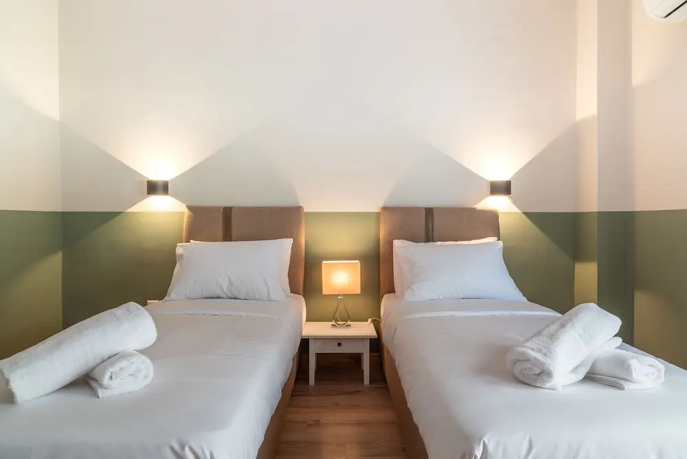 Comfort Double room with balcony and with city view (full double bed)