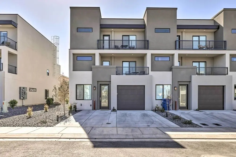 Spacious St. George Townhome w/ Grill & Views!