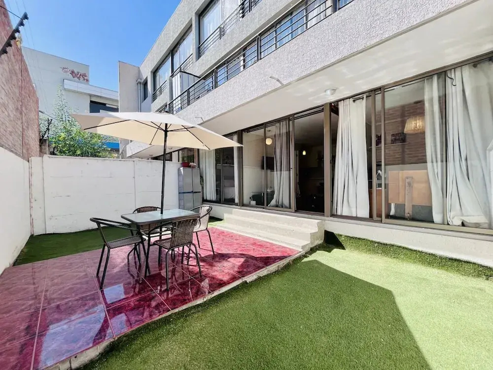 Urban Yard Bus Terminal Home Office Pool Wifi