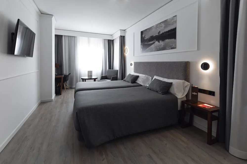 Deluxe Double room (full double bed)