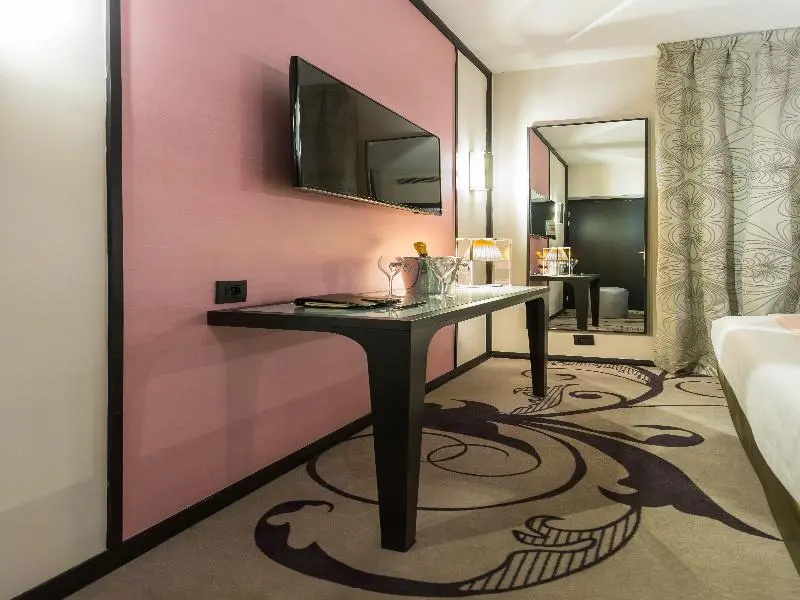 Hotel Yllen Eiffel 67