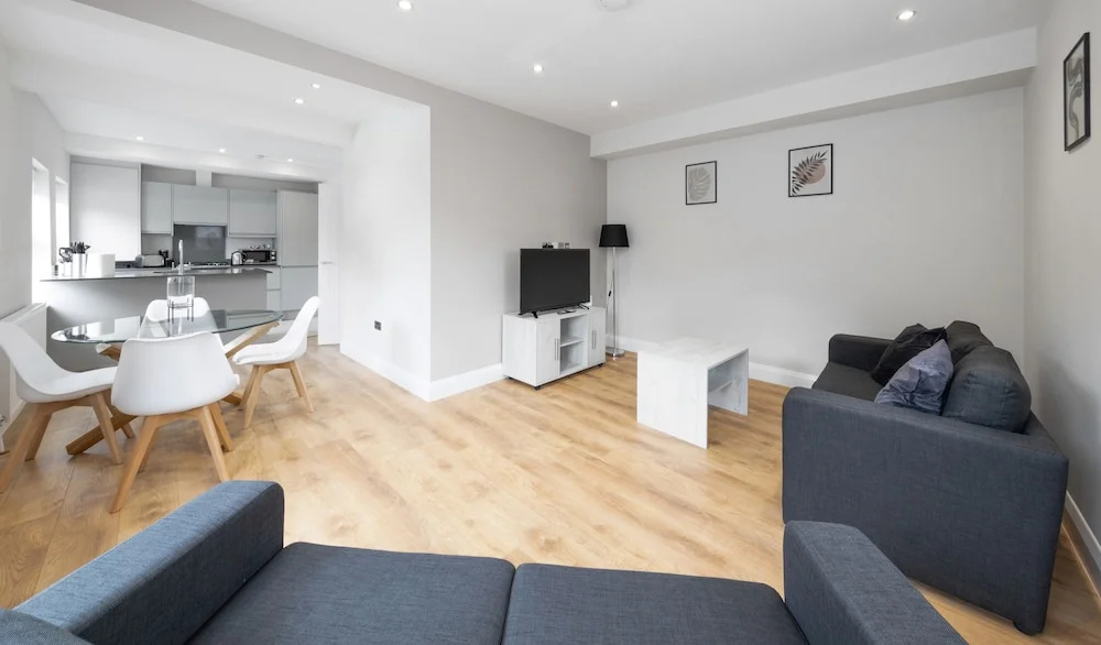 2 Bedroom Apartment near Town Center