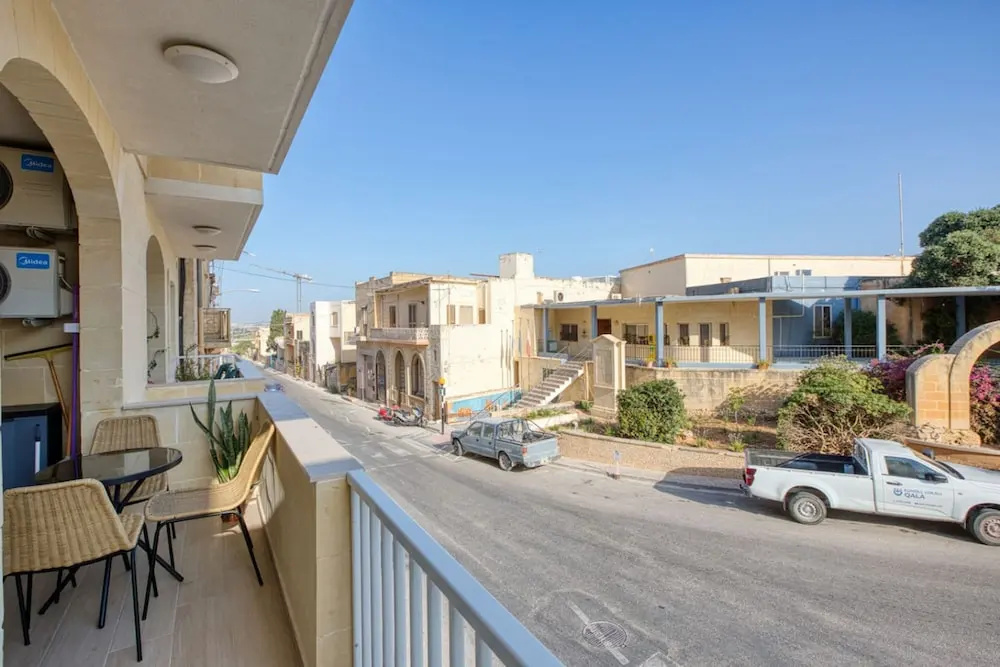 Qala Tranquil Escape - Stylish With Terrace AC