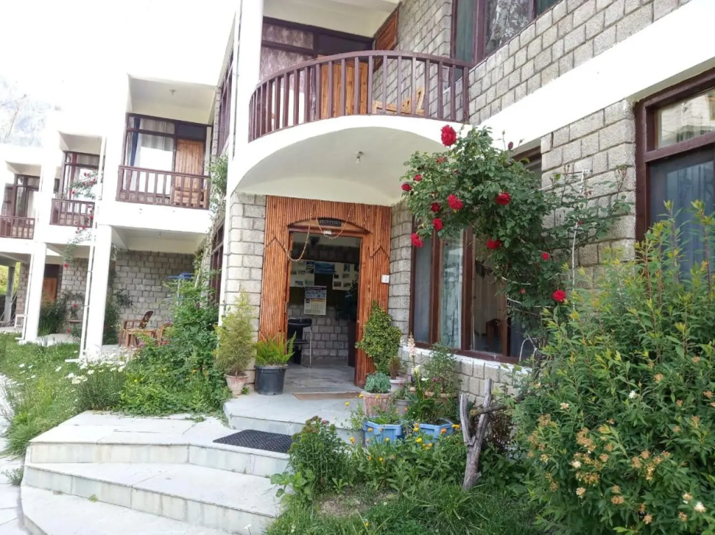 Tourist Hotel in Manali