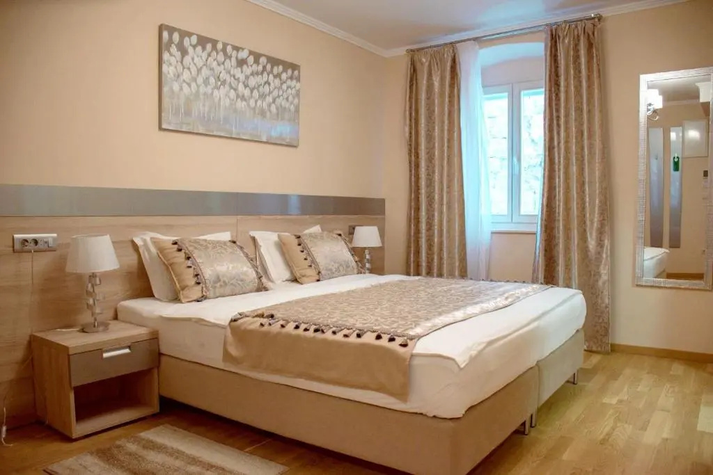 Economy room