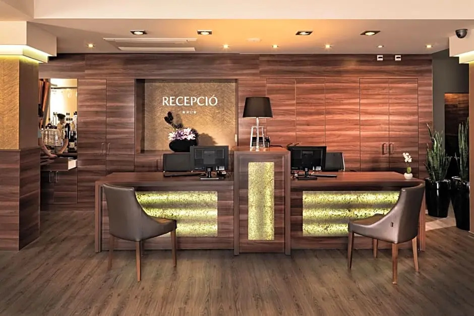 Lobby & Reception