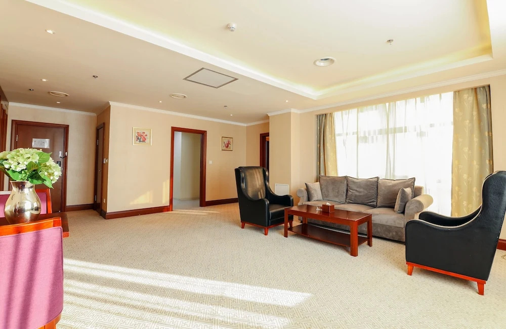 Presidential Double Suite full double bed