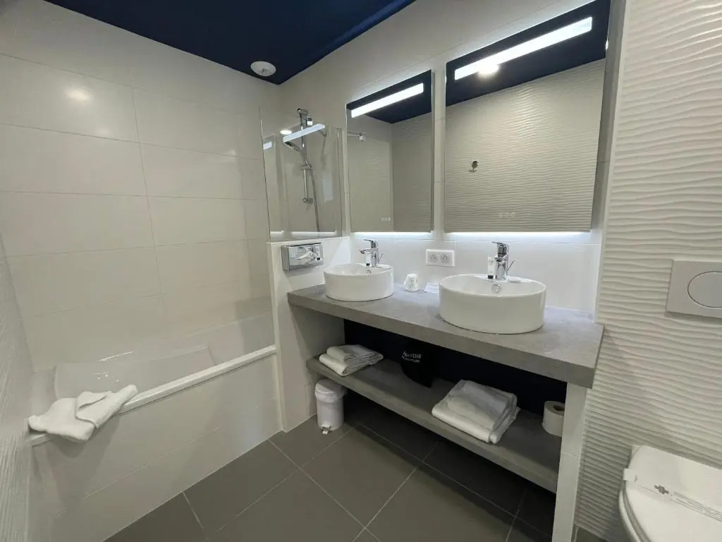 Superior Double room with sea view (full double bed)
