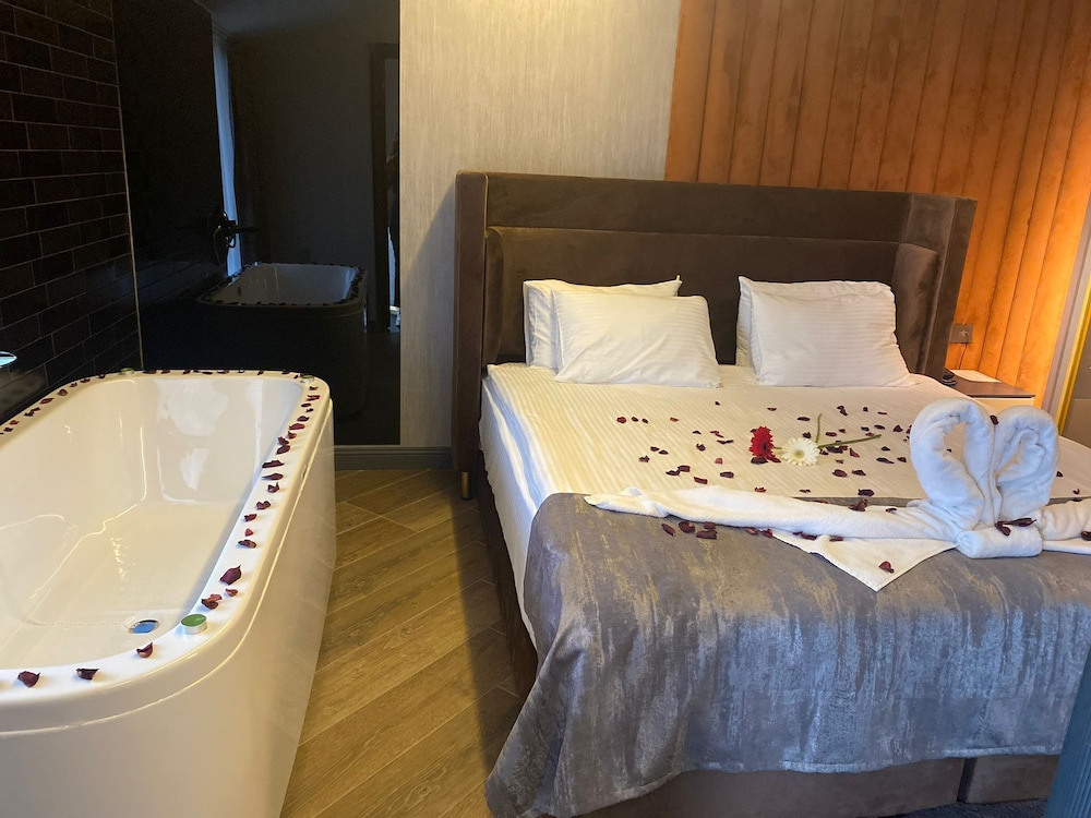 Mad Inn Hotel & Spa — 3