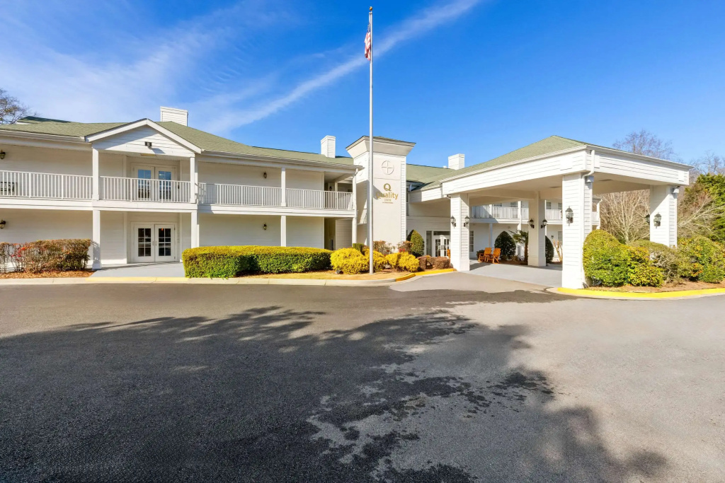 Quality Inn Fayetteville near Historic Downtown Square