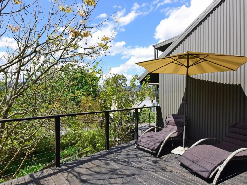 Cloudsong Chalet 2 - Close to the village centre!