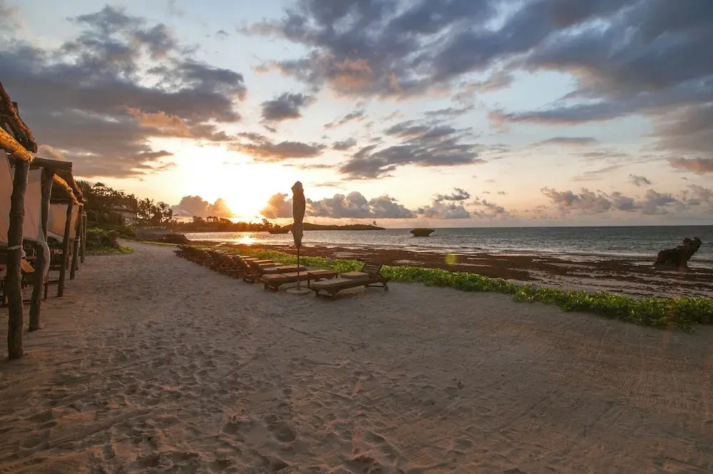 Amani Beachfront Villa by YourHost - фото 18