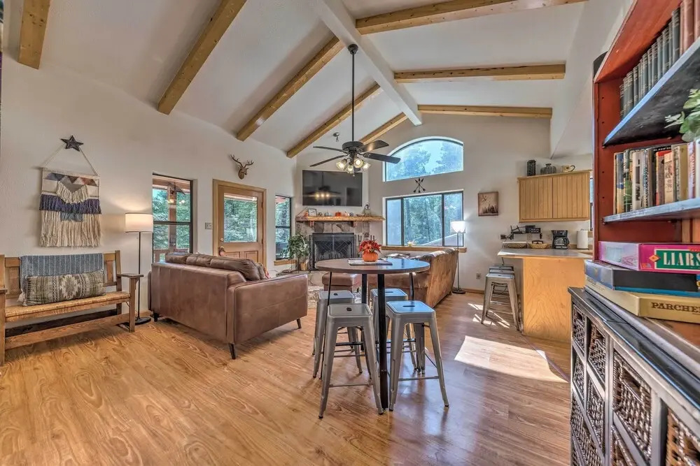 Charming 'coppertop' Cloudcroft Cabin: 3 Mi to Ski - фото 10