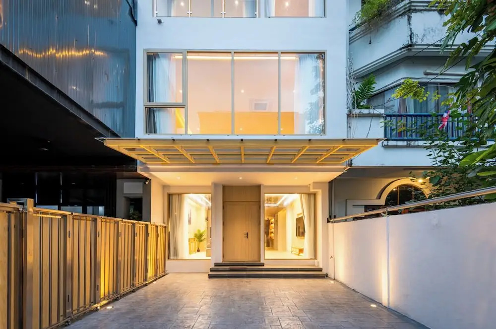 Spacious 4BR Muji Home With Loft & Pool in Ekkamai — фото
