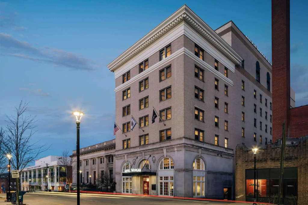 Hotel Morgan a Wyndham Hotel Room Type - Deluxe Double room (full double bed)